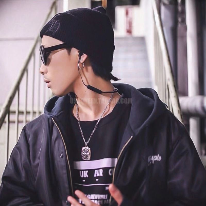 Ch*0me He**ts necklaces